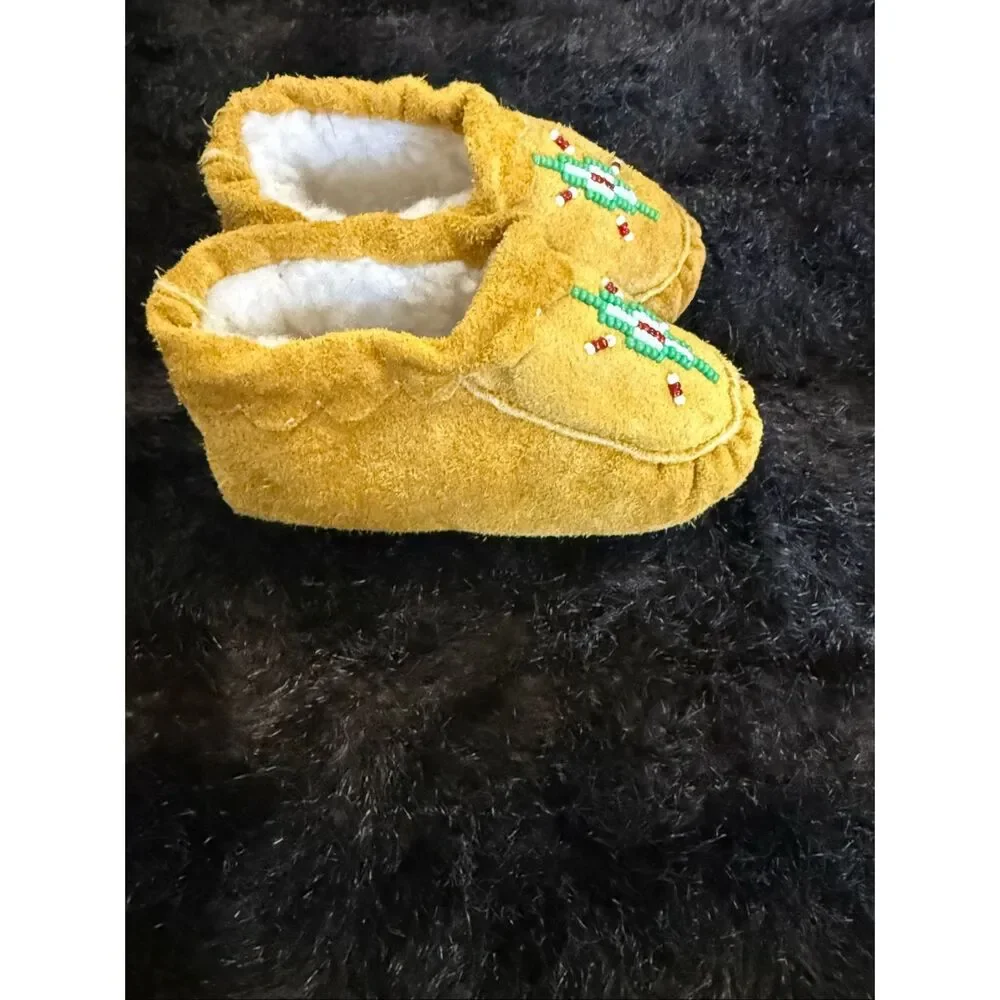 Children's Moose Hide Suede Fleece Lined Beaded Moccasins crib shoes